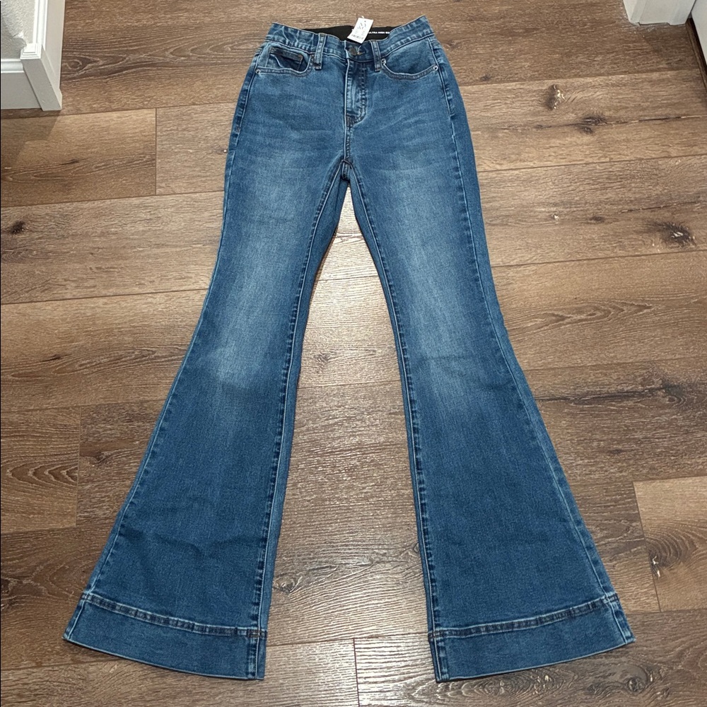 New York and Company Ultra High Waist Flare Jeans. Size 0. New!